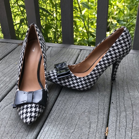 Apt. 9 Shoes - Apt 9 black and white bow tie heels